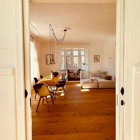 Luxurioese Altbau In Denkmal-villa *