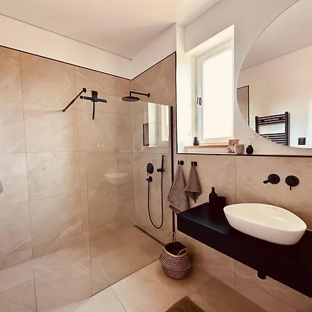Luxurioese Altbau In Denkmal-villa Apartment *