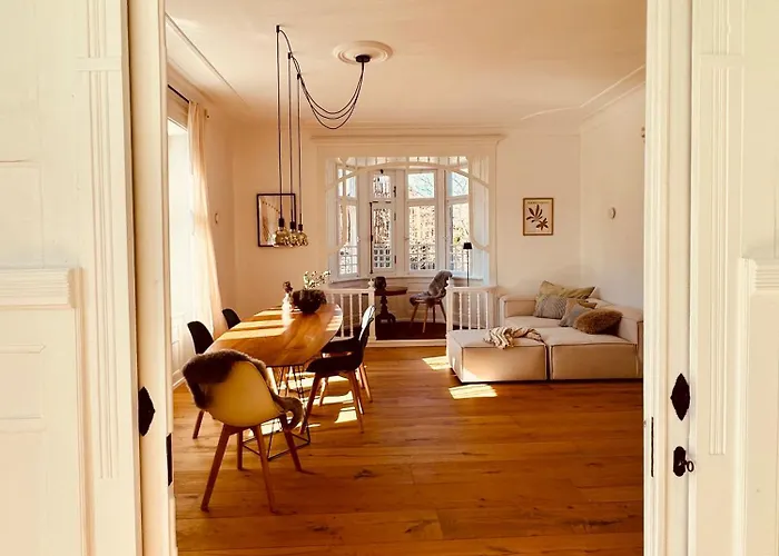 Luxurioese Altbau In Denkmal-villa *