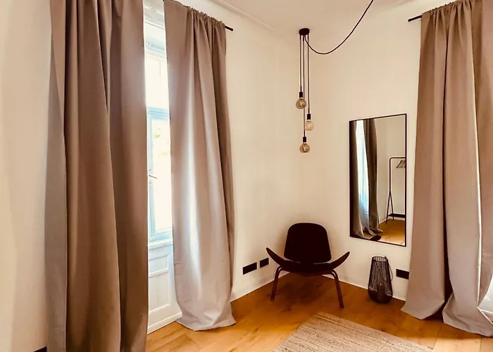 Luxurioese Altbau In Denkmal-villa *